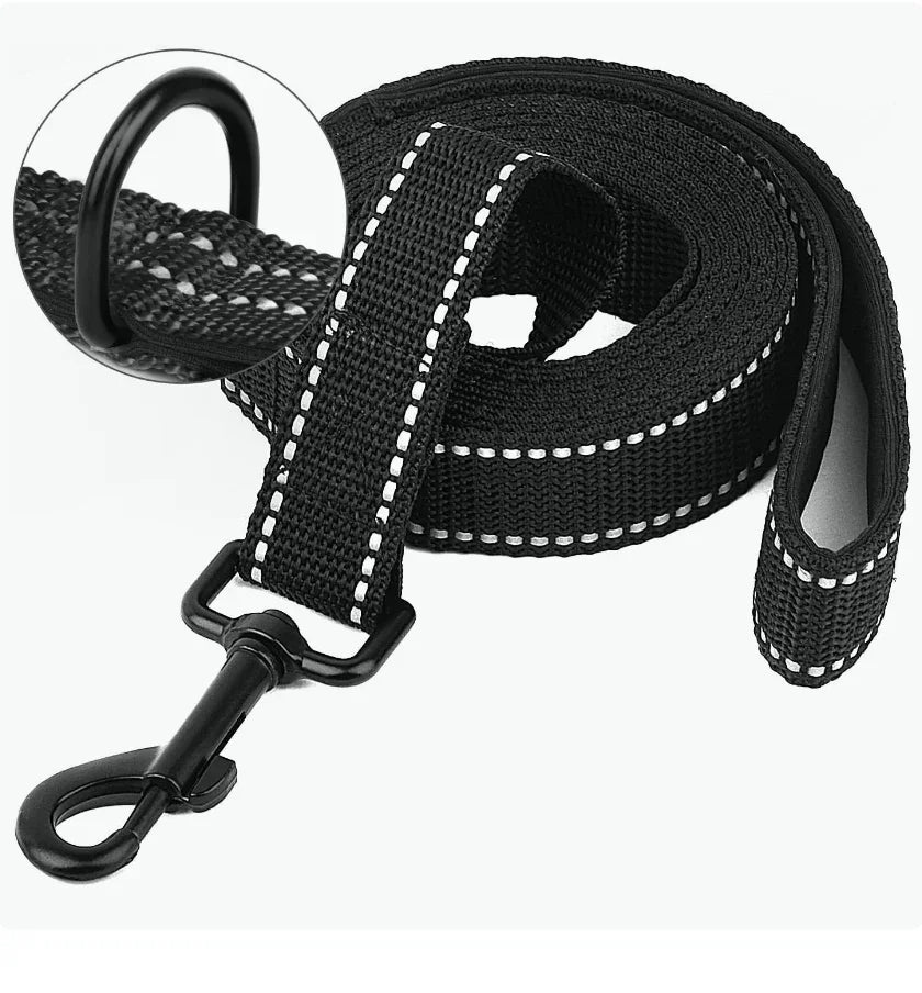 Black 20-meter long dog lead with reflective stitching and durable clip for pet training